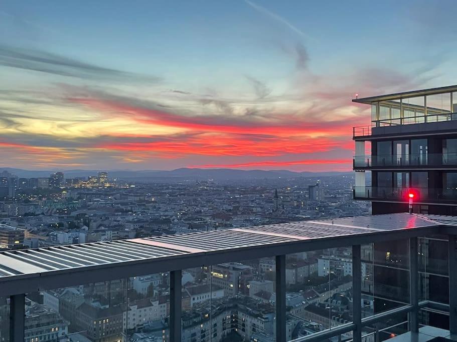 The High-Rise Condo With Pool Vienna Esterno foto