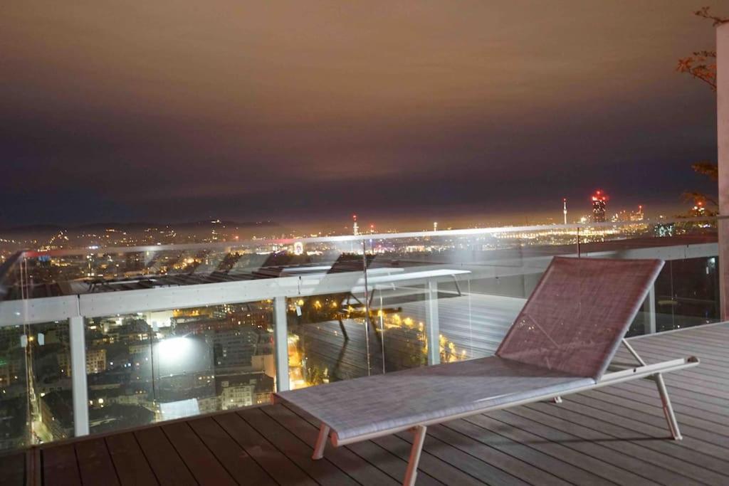 The High-Rise Condo With Pool Vienna Esterno foto